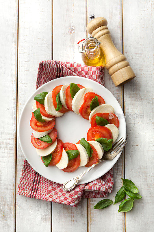 沙拉:Caprese Salad Still Life